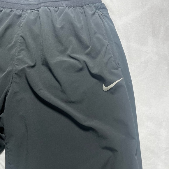 Nike Dri-Fit Women’s Capri Black Size Medium Drawstring Zip Pockets - Picture 2 of 16